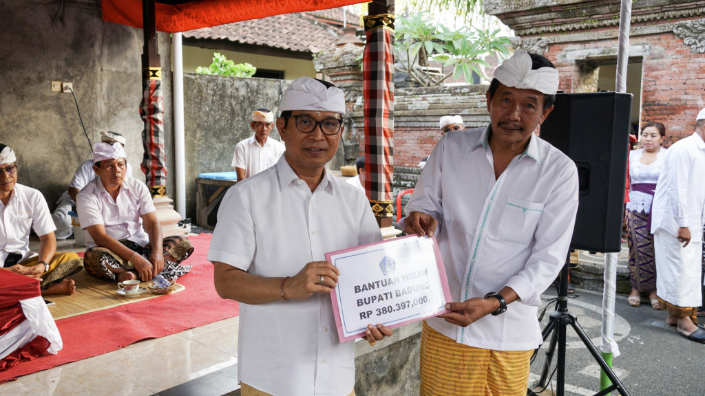 Sekda Adi Arnawa Hadiri Melaspas Gambelan Gong Kebyar di Pura Batan Nyuh